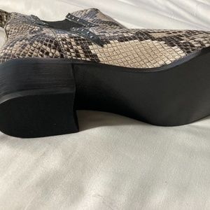 Womens Bolt Modern Vice- New